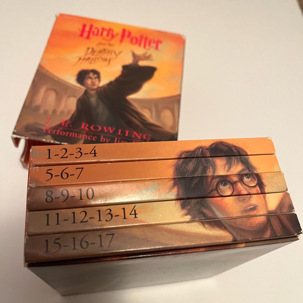 Preowned Harry Potter and the Deathly Hallows - Audio CD By J.K. Rowling